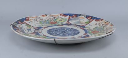 Grand plat japonais Imari en porcelaine,...
