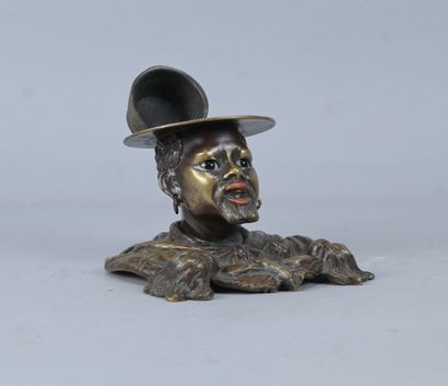 Tête orientaliste formant encrier en bronze...
