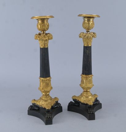Paire de bougeoirs en bronze d'époque Charles...