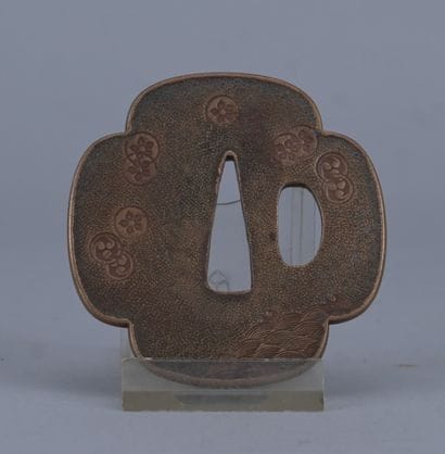 Tsuba japonaise en cuivre à décor de mon...
