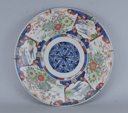 Grand plat japonais Imari en porcelaine,...