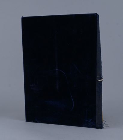 Album à souvenirs en velours bleu avec plaques...