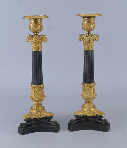 Paire de bougeoirs en bronze d'époque Charles...