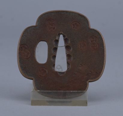 Tsuba japonaise en cuivre à décor de mon...