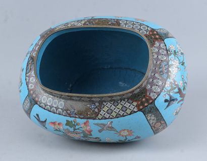 Jardinière japonaise en émaux cloisonnés,...