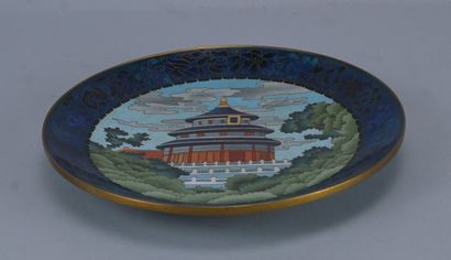 Plat en émaux cloisonnés représentant le...