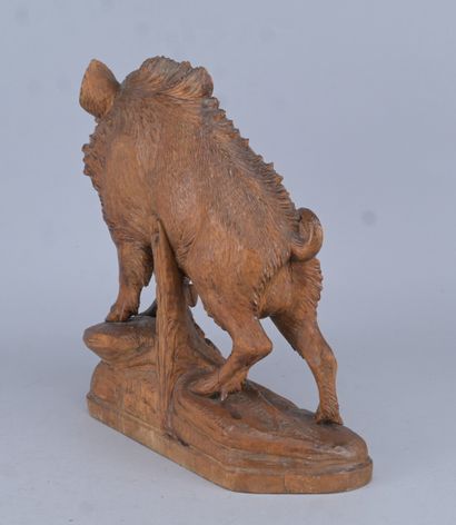 Sculpture de sanglier en bois sculpté, Forêt-Noire,...