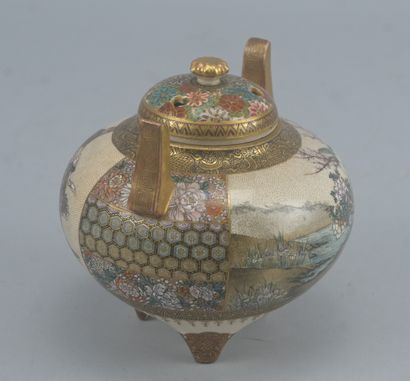 Koro tripode en faïence Satsuma à décor de...