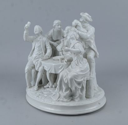 Grand groupe en porcelaine blanche représentant...