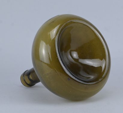 Bouteille à vin en verre soufflé vert olive,...