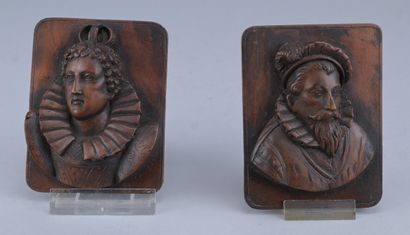 Coffret en noyer avec portraits en relief...