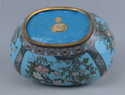Jardinière japonaise en émaux cloisonnés,...