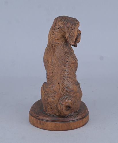 Sculpture de chien en bois sculpté, Forêt-Noire...