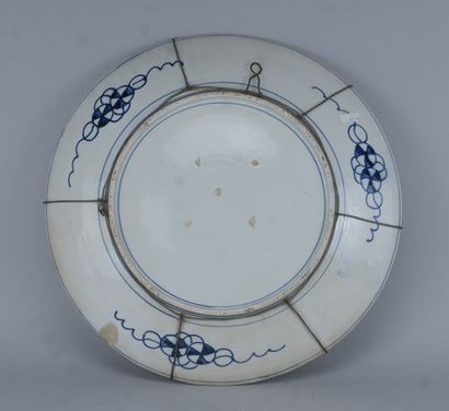 Grand plat japonais Imari en porcelaine,...