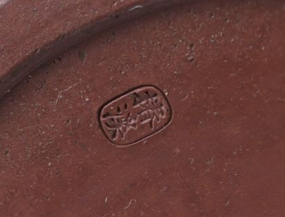 Vase japonais en grès dans le style Bizen,...
