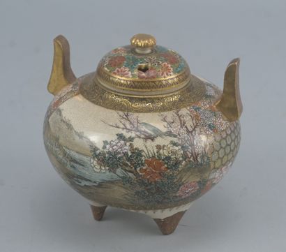 Koro tripode en faïence Satsuma à décor de...