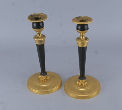 Paire de bougeoirs Directoire en bronze,...