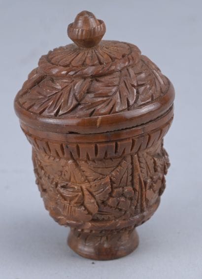 Tabatière en corozo sculpté – XIXe siècle

Tabatière...