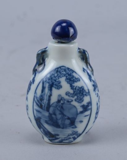 China – Porcelain snuff bottle – 20th century

Glazed...
