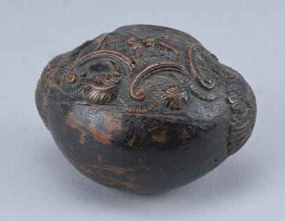 Tabatière en buis sculpté – XVIIIe siècle

Tabatière...