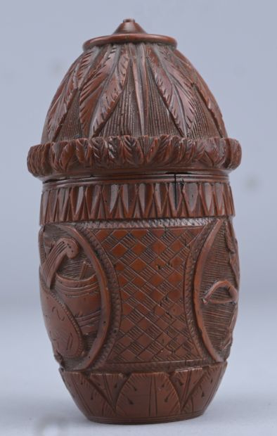 Tabatière - noix de corozo sculpté – XIXe...