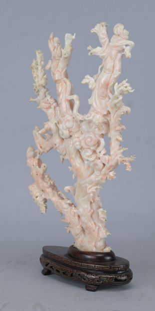 Chinese coral sculpture – three musicians...