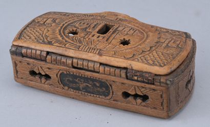 Tabatière en bois sculpté, XIXe siècle

Tabatière...