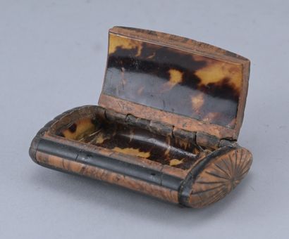 Tabatière – corne et placage de ronce – XIXe...
