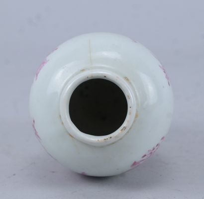 Porcelain Vase - Qianlong Period - China,...