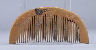 Japanese lacquer kushi – early 20th century

Japanese...