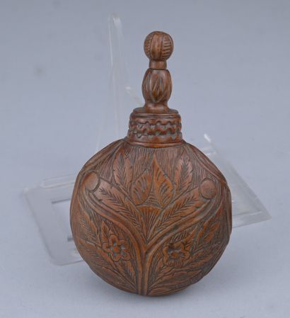 Boîte à poudre - bois sculpté – XIXe siècle

Boîte...
