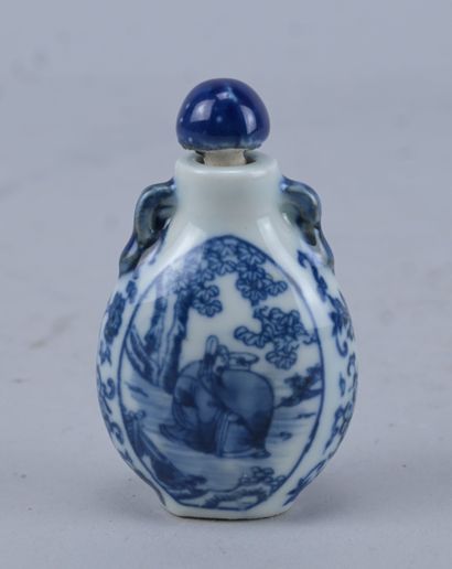 China – Porcelain snuff bottle – 20th century

Glazed...
