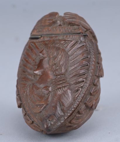 Tabatière en corozo sculpté – XIXe siècle

Tabatière...