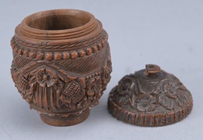 Tabatière en corozo sculpté – XIXe siècle

Tabatière...