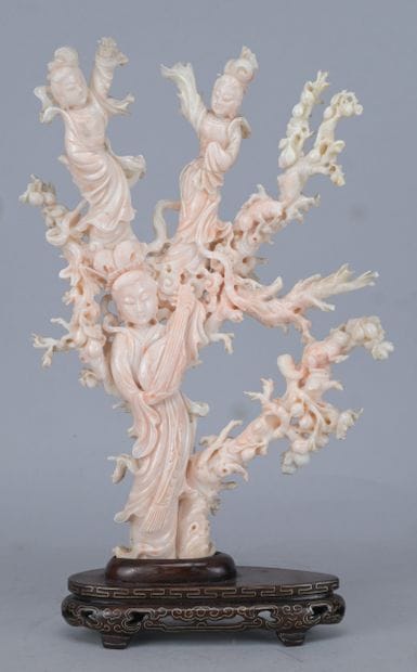 Chinese coral sculpture – three musicians...