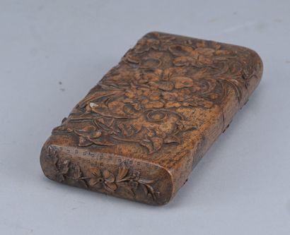 Boîte en bois sculpté – Début XXe siècle

Boîte...
