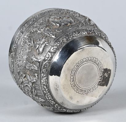 Repoussé solid silver bowl - Bali (Indonesia)...
