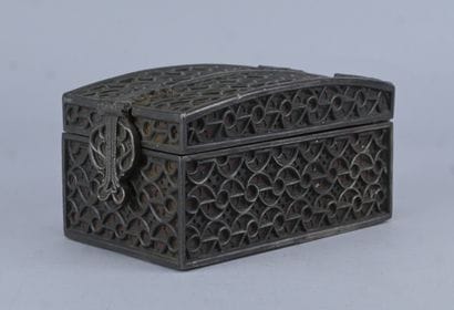 Neogothic Box – Openwork Copper – 19th Century

A...