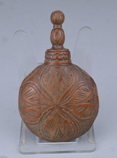 Boîte à poudre - bois sculpté – XIXe siècle

Boîte...