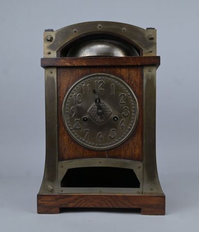 Art Nouveau clock in oak and brass – early...
