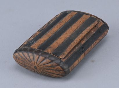Tabatière – corne et placage de ronce – XIXe...