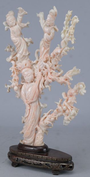 Chinese coral sculpture – three musicians...