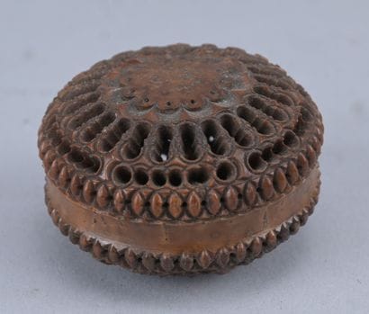 Tabatière en corozo ajouré – XIXe siècle

Petite...