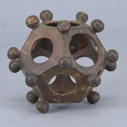 Dodecahedron – patinated bronze – 19th century

A...
