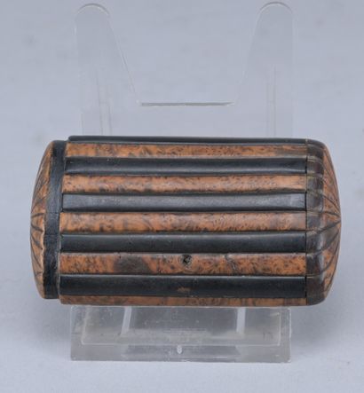 Tabatière – corne et placage de ronce – XIXe...
