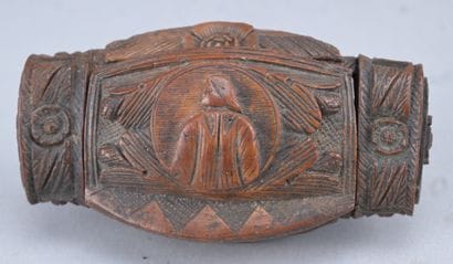Tabatière en corozo sculpté – XIXe siècle

Tabatière...