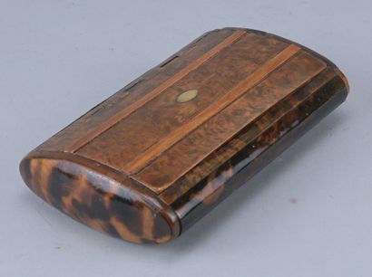 Tabatière – corne – XIXe siècle

Tabatière...