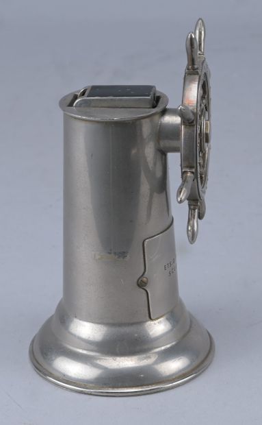 Briquet de table gouvernail, métal, XXe siècle

Briquet...