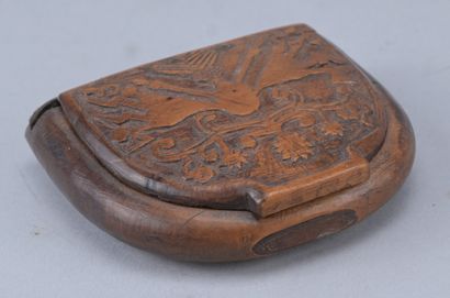 Tabatière en bois sculpté – XIXe siècle

Tabatière...