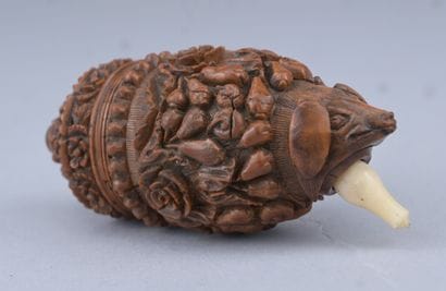 Boîte - noix de corozo sculpté – XIXe siècle

Boîte...